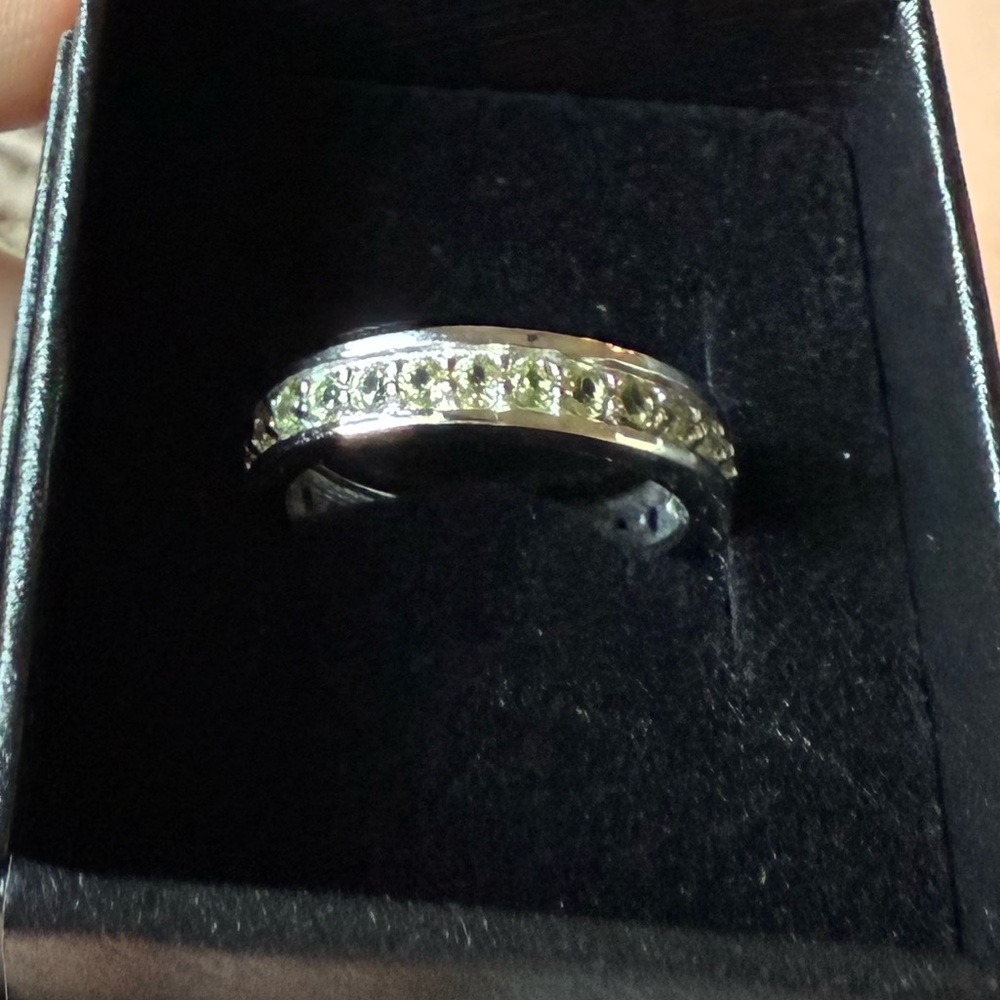 Elegant Peridot Silver Women's Ring